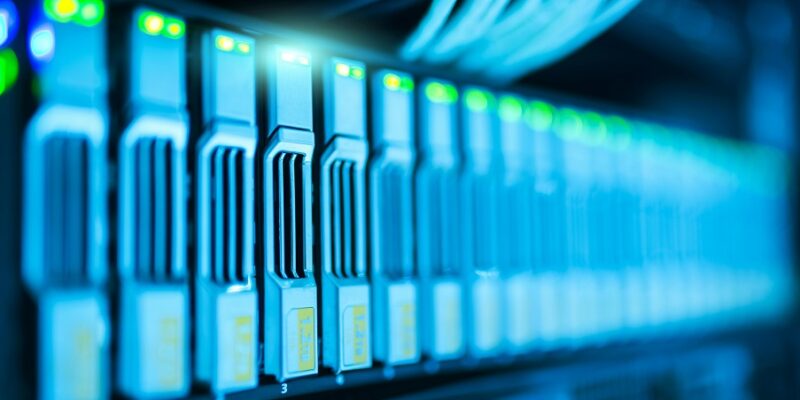 Building Resilient Web Applications with AWS Tools